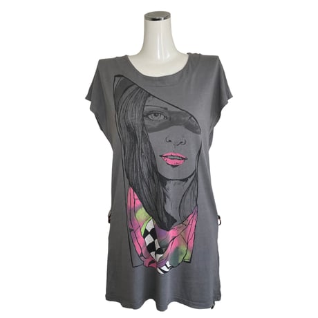 Portrait Graphic Long Top