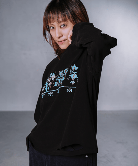 Vintage Bloom Long Sleeve Tee(Black)