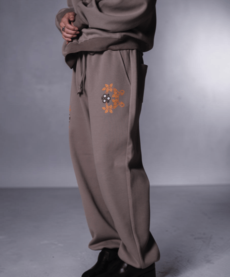 Thorn & Bloom Sweat Pants(Beige)
