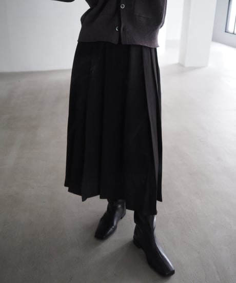 クラシカルミディプリーツスカート