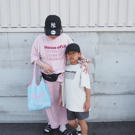 〈kids〉𝗟𝗶𝗹𝗶 𝗹𝗼𝗴𝗼 𝗧-𝘀𝗵𝗶𝗿𝘁/ 𝗟𝗶𝗹𝗶'𝘀 𝗮𝗺𝗯𝗮𝘀𝘀𝗮𝗱𝗼𝗿 × 𝗛𝗼𝘂𝘀𝗲 𝗼𝗳 𝗟𝗶𝗹𝗶