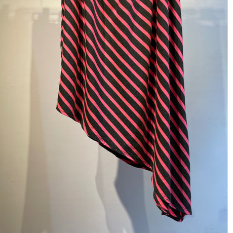 Border asymmetry design skirt