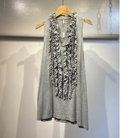 Frill design tops