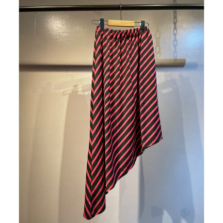 Border asymmetry design skirt