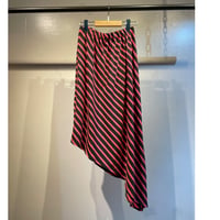 Border asymmetry design skirt