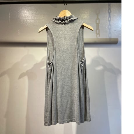 Frill design tops