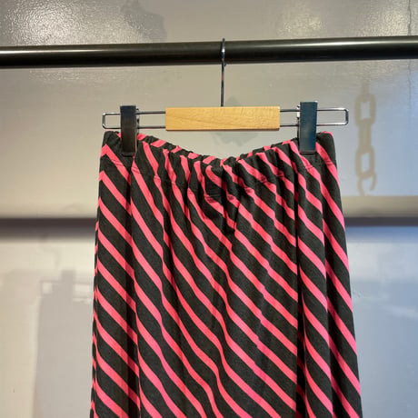 Border asymmetry design skirt