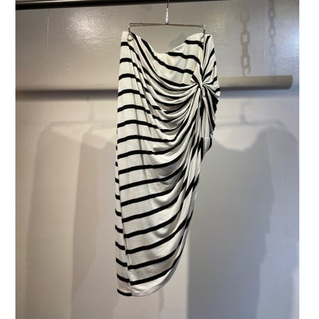 Border asymmetry skirt