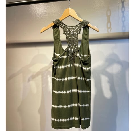 Lace and tie-dye border design tops