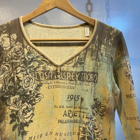 Y2K design tops