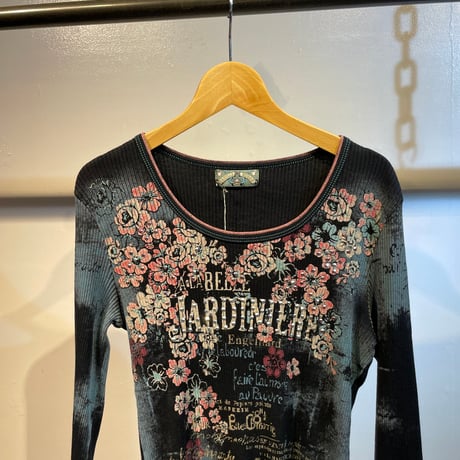 Y2K design tops