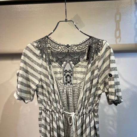 Lace and border layered design tops