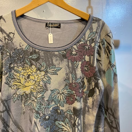 Y2K design tops