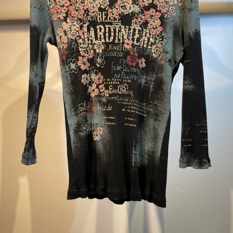Y2K design tops