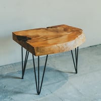 古材を使ったサイドテーブル