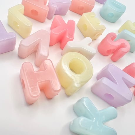 ゼリー オペークカラフル アルファベット 大穴ビーズ まとめ売り