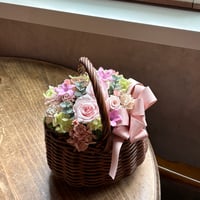 プリザーブドフラワー　バスケット　淡いピンク系