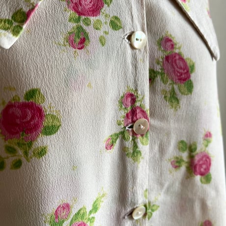 〈vintage〉rose pattern silk blouse