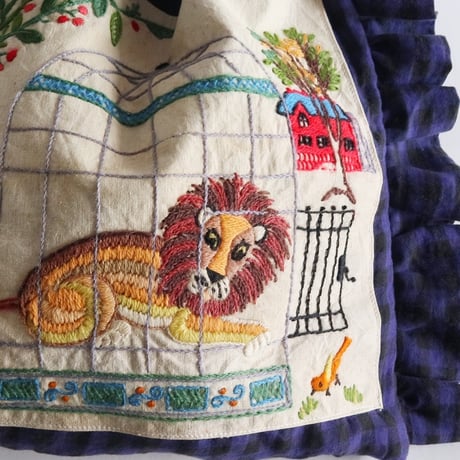 embroidery  frill bag  (Leo)