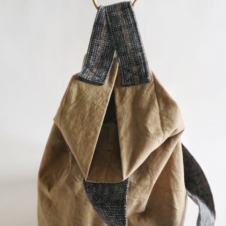newspaper bag (deep beige)