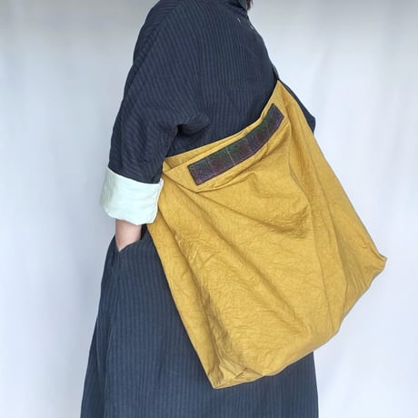 newspaper bag (mustard)