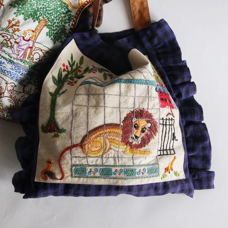 embroidery  frill bag  (Leo)