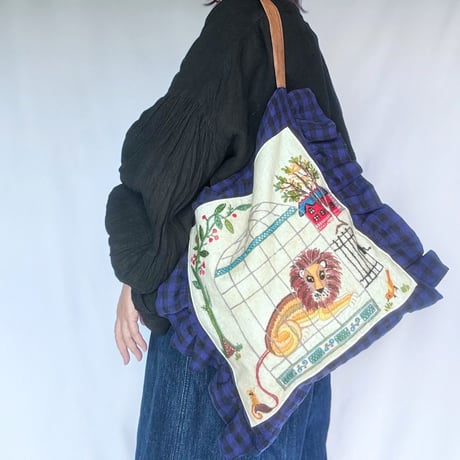 embroidery  frill bag  (Leo)