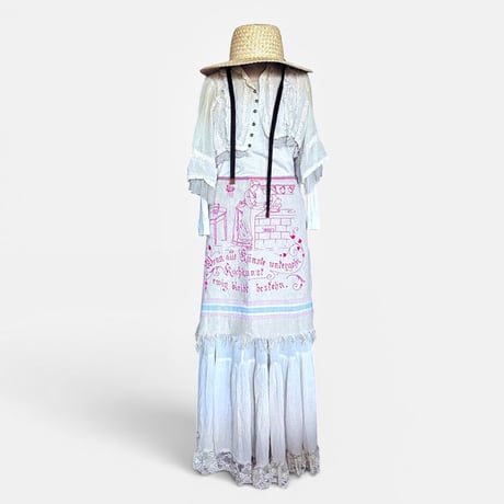 Euro vintage apron "b"
