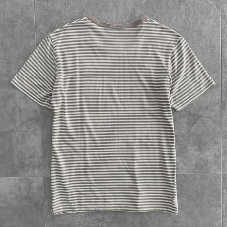 border graphic tee