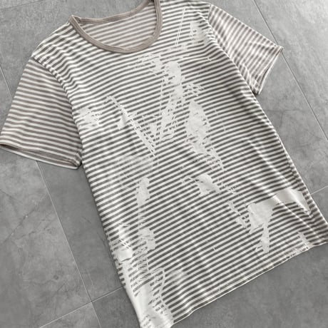 border graphic tee