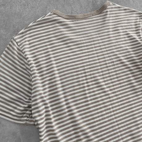 border graphic tee