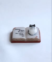 Rin＊Tsubaki    キャンドル　『A cat on a book』