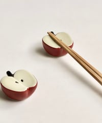 波佐見焼　京千　箸置き  半分りんご