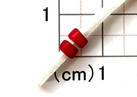 濃赤　ホワイトハーツ　2個　5mm　NO.1619　現品