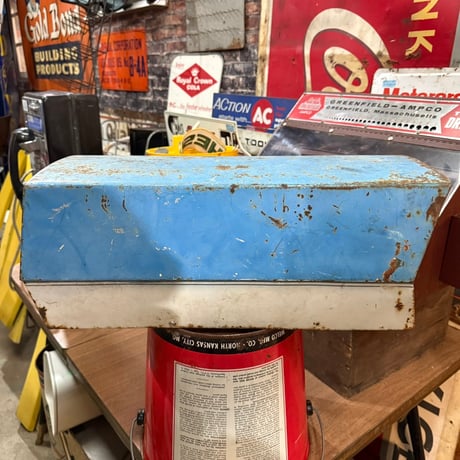 Vintage 1960’s Vintage US Mailbox 20-376