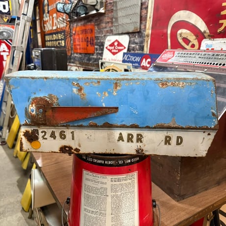 Vintage 1960’s Vintage US Mailbox 20-376