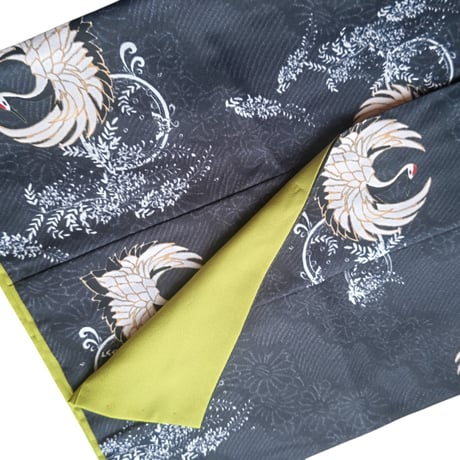 7歳　USED着物　黒鶴　（着物単品　帯は含まれません画像は参考です）