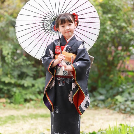 7歳　USED着物　黒鶴　（着物単品　帯は含まれません画像は参考です）