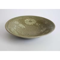 日高 伸治／青磁印花象嵌菊文鉢 e