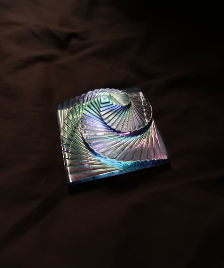 Crystal peacock color pyramid✴︎