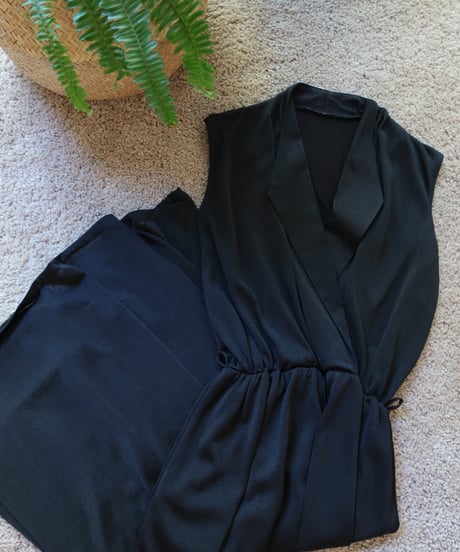 Sleeveless black dress 🐦‍⬛