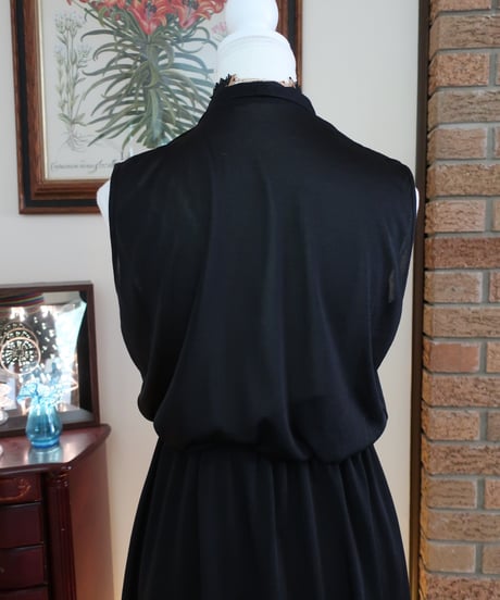 Sleeveless black dress 🐦‍⬛