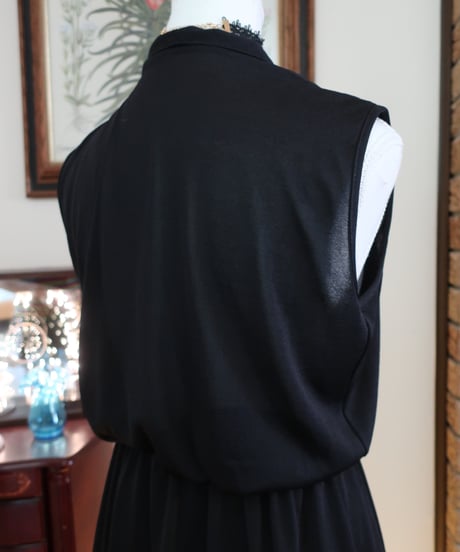 Sleeveless black dress 🐦‍⬛