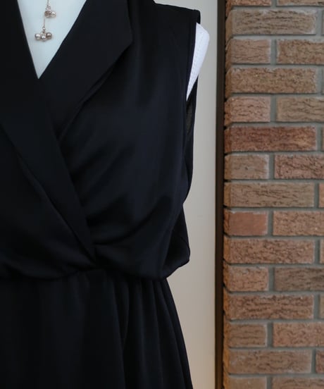 Sleeveless black dress 🐦‍⬛