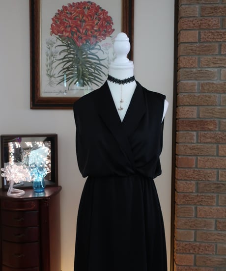 Sleeveless black dress 🐦‍⬛