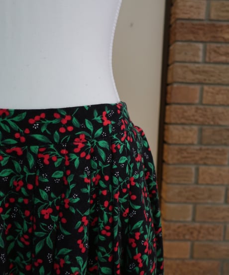 Cherry mid flare skirt🍒❤︎