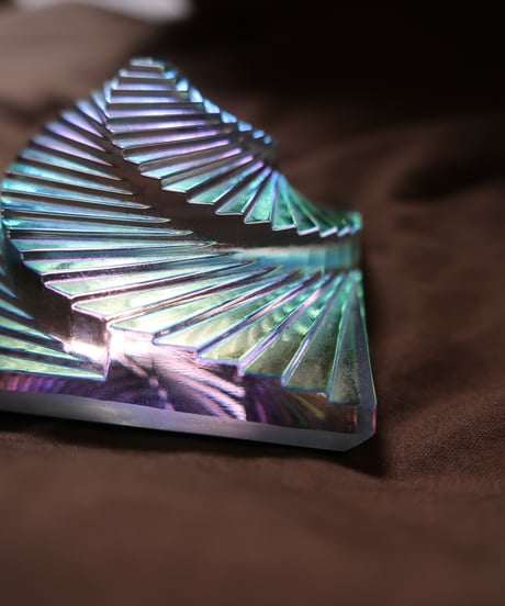 Crystal peacock color pyramid✴︎