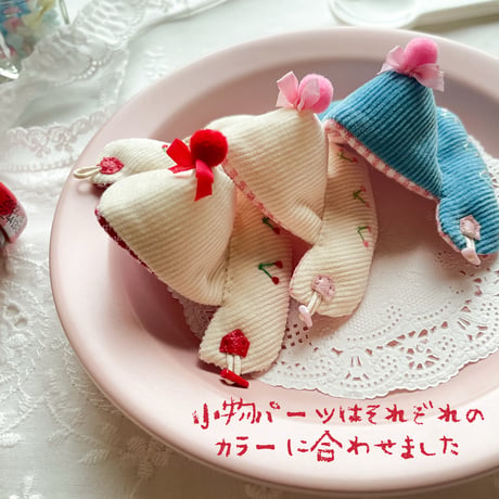 さくらんぼ刺繍入りポンチョ