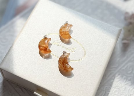 【すべてのチャクラを調和】 ゴールデンヒーラーの月・ペンダントトップ