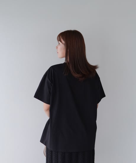 ロゴ刺繍T-shirt｜ブラック